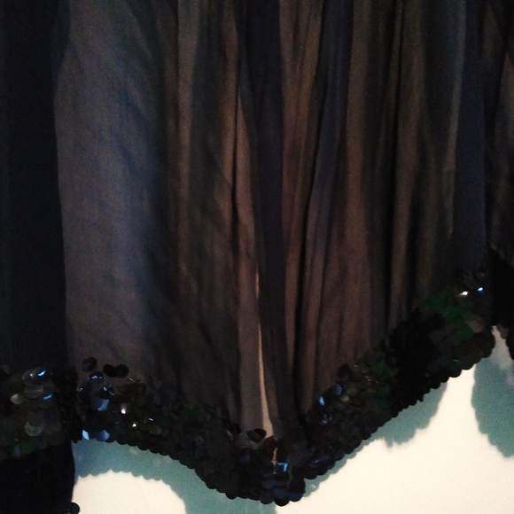 COPY - A Liz Caliborne Formal Black Shawl. - Picture 4 of 4